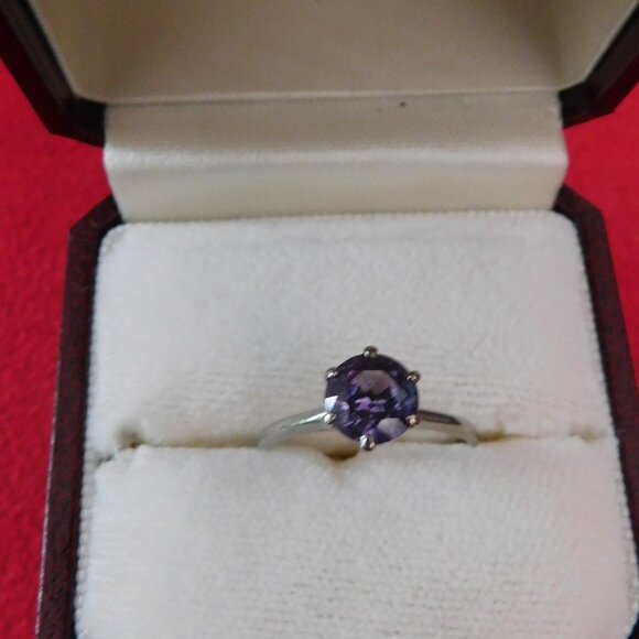 Ladies 10K White Gold Ring with Amethyst Stone - Picture 1 of 3